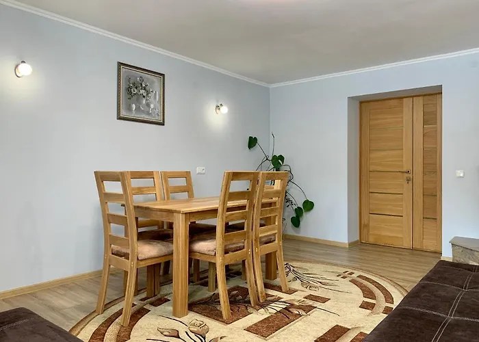 Апартаменты Underhills House