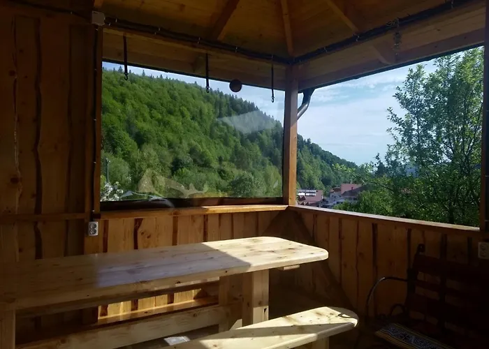 Апартаменты Underhills House