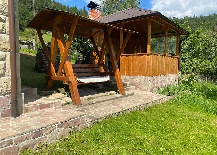Апартаменты Underhills House